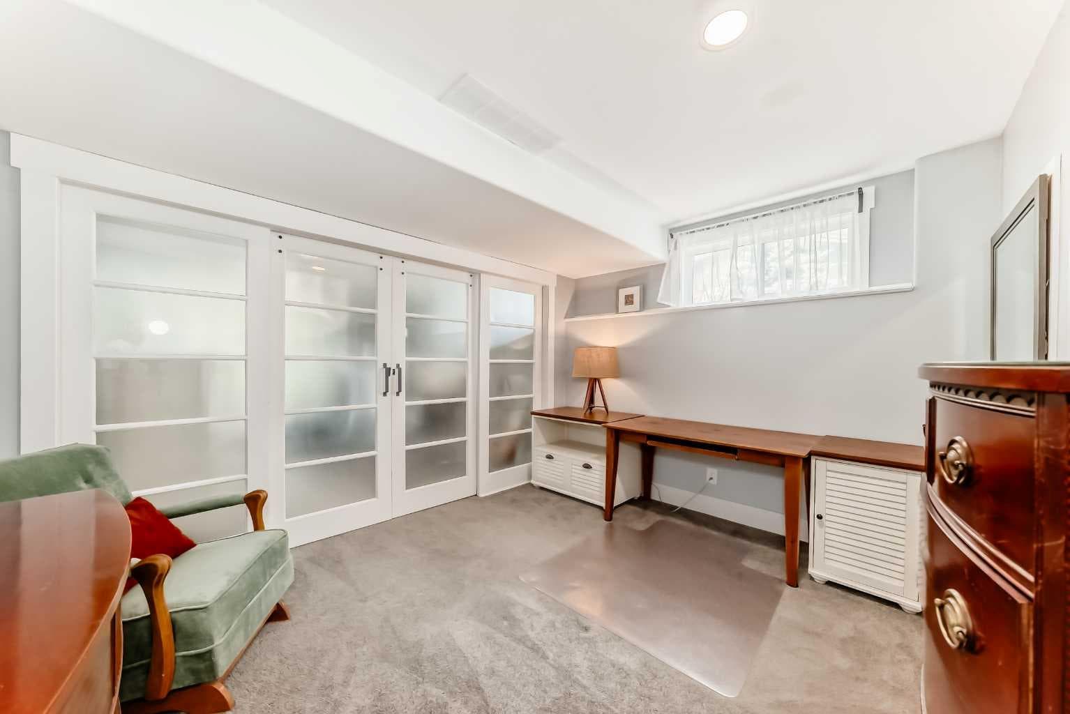 37 LAKESIDE GREENS Close 