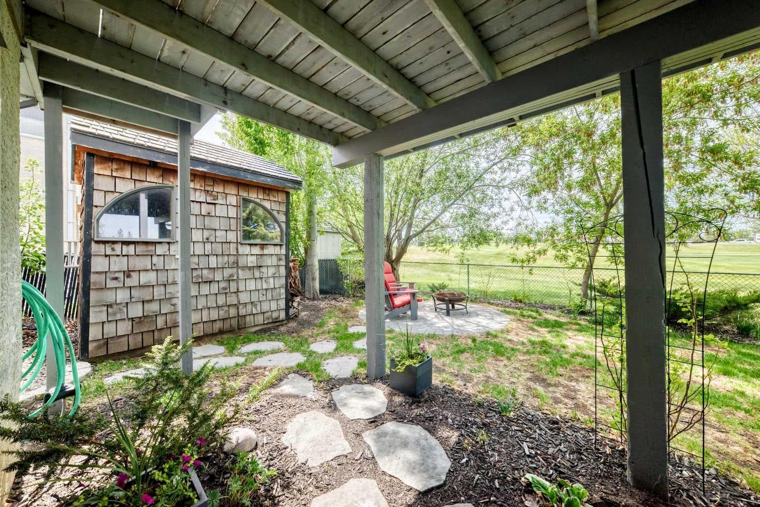 37 LAKESIDE GREENS Close 