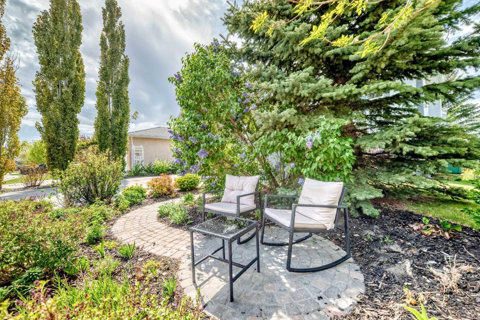 37 LAKESIDE GREENS Close 