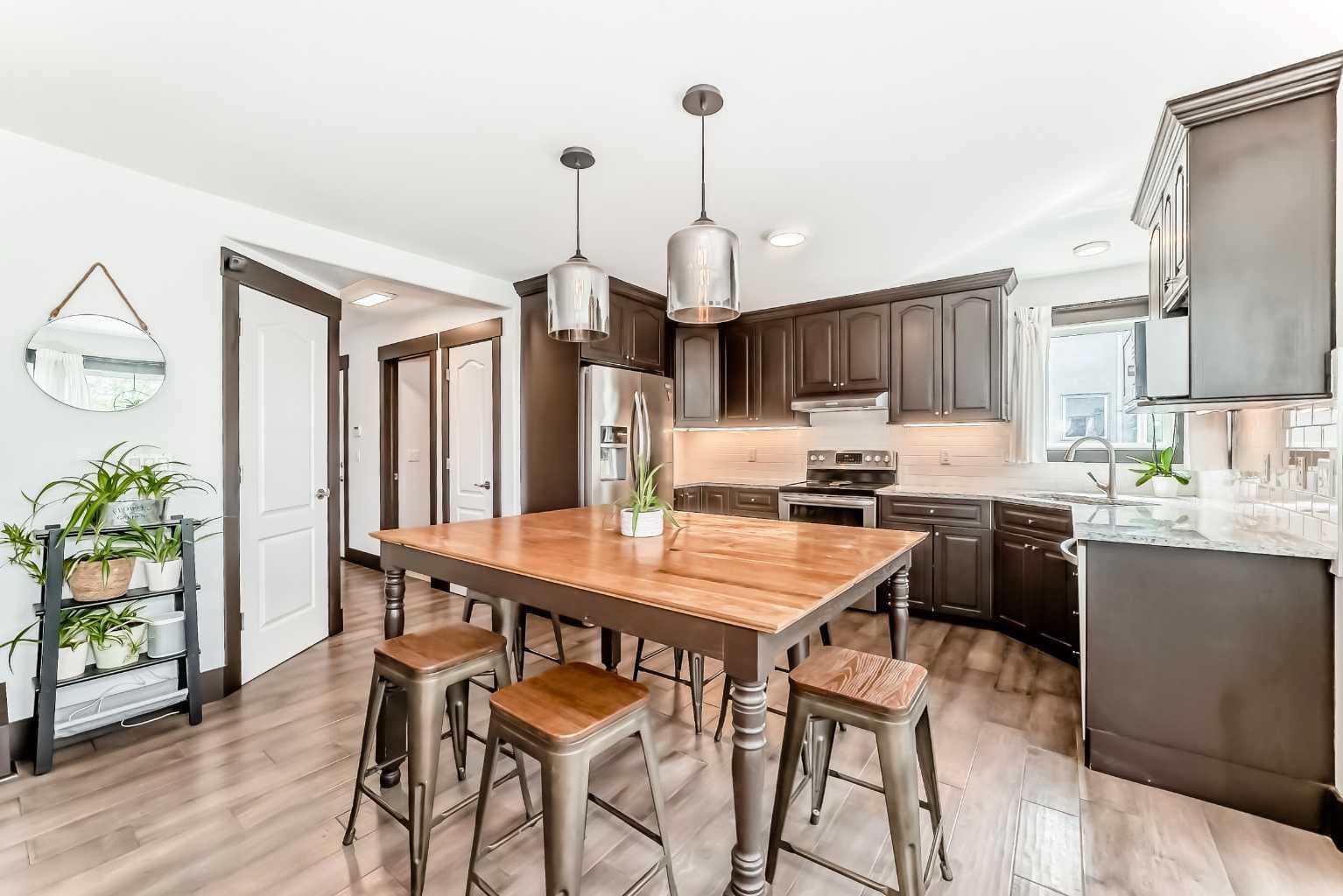 37 LAKESIDE GREENS Close 