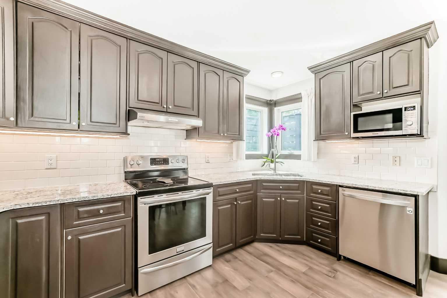 37 LAKESIDE GREENS Close 