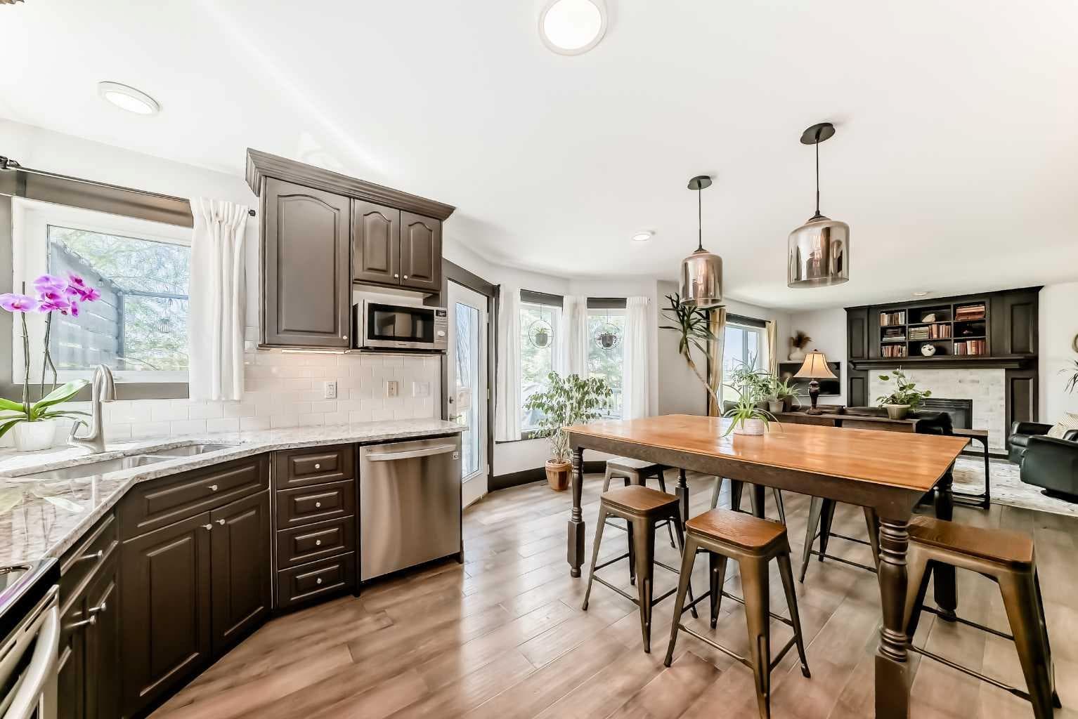37 LAKESIDE GREENS Close 