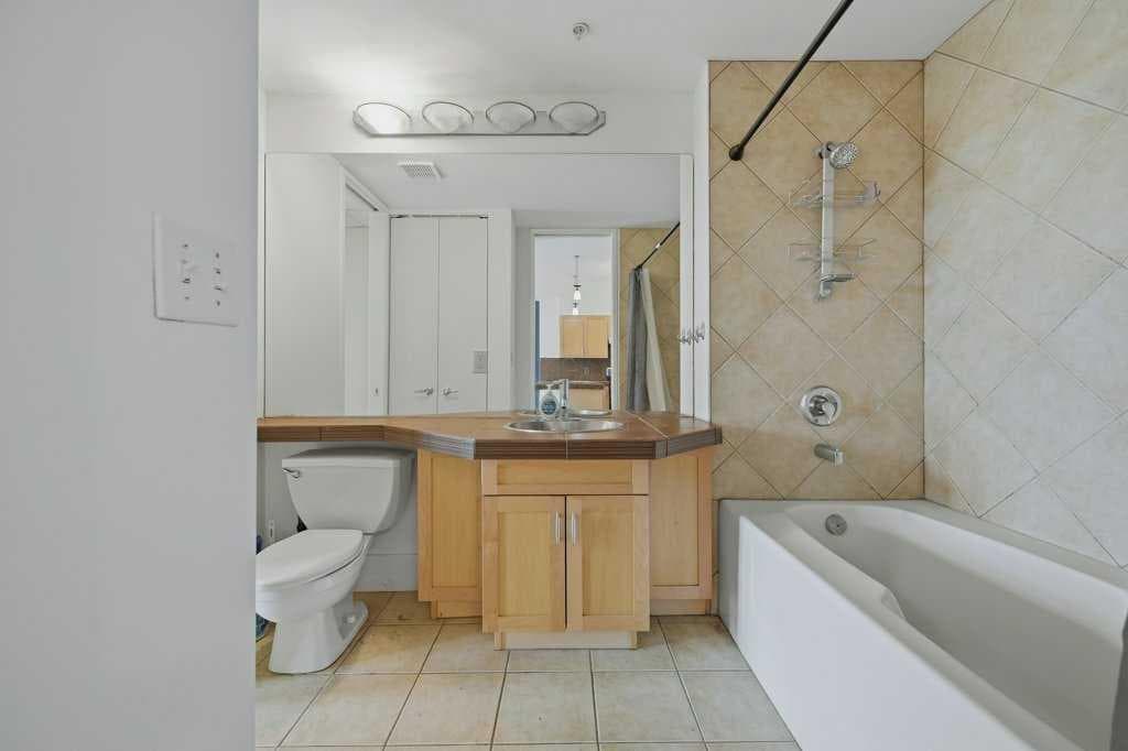 606, 205 Riverfront Avenue SW