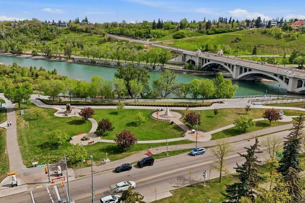 606, 205 Riverfront Avenue SW