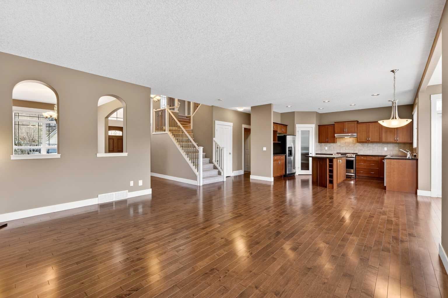 337 Discovery Ridge Boulevard SW