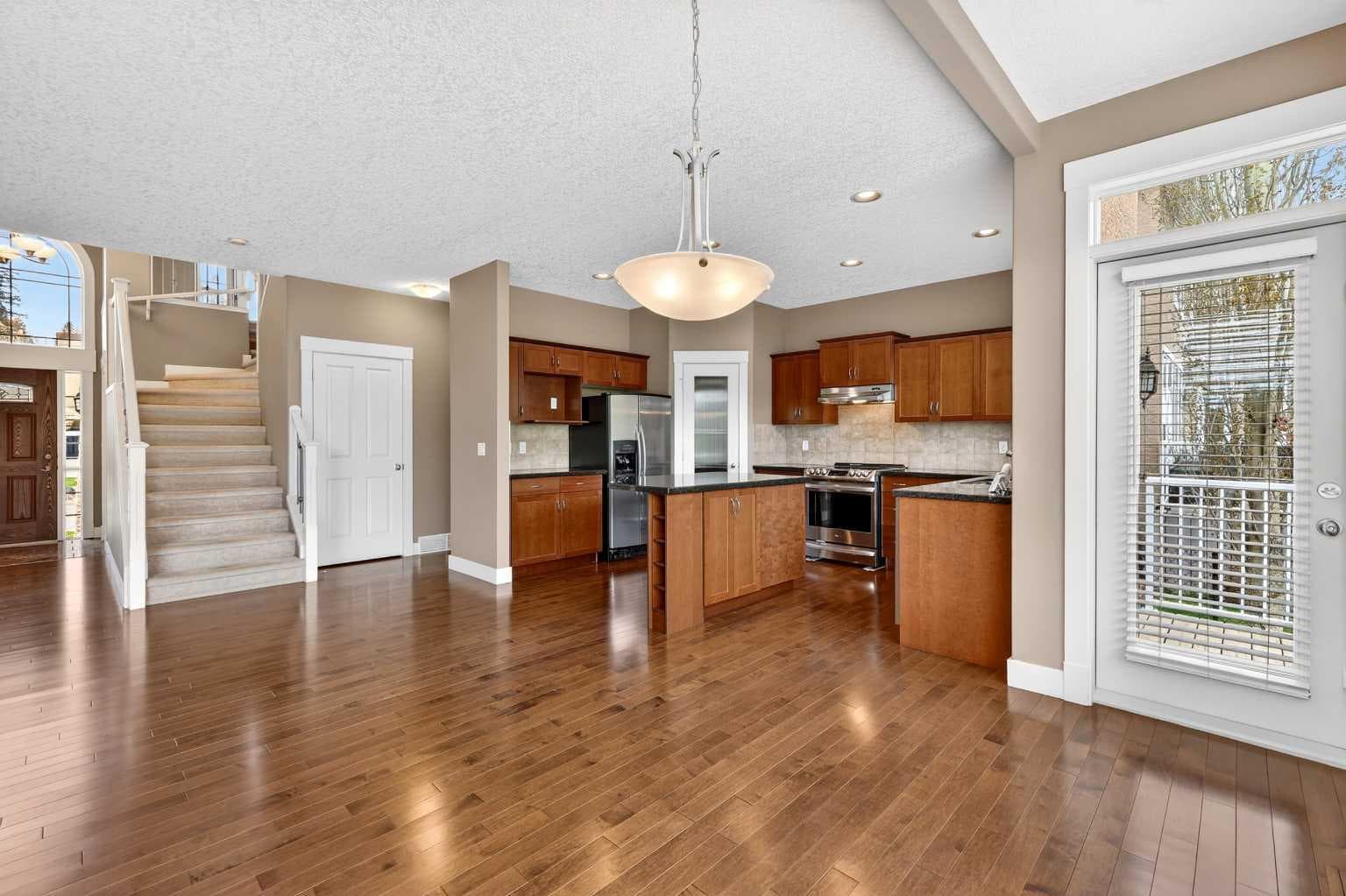 337 Discovery Ridge Boulevard SW