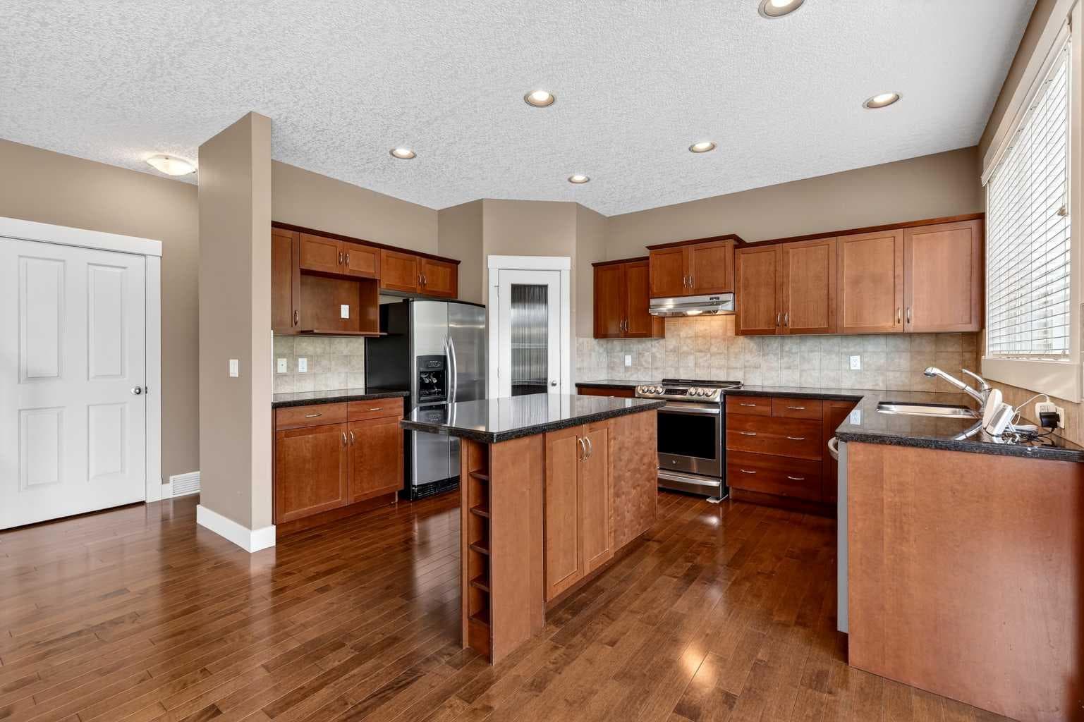 337 Discovery Ridge Boulevard SW