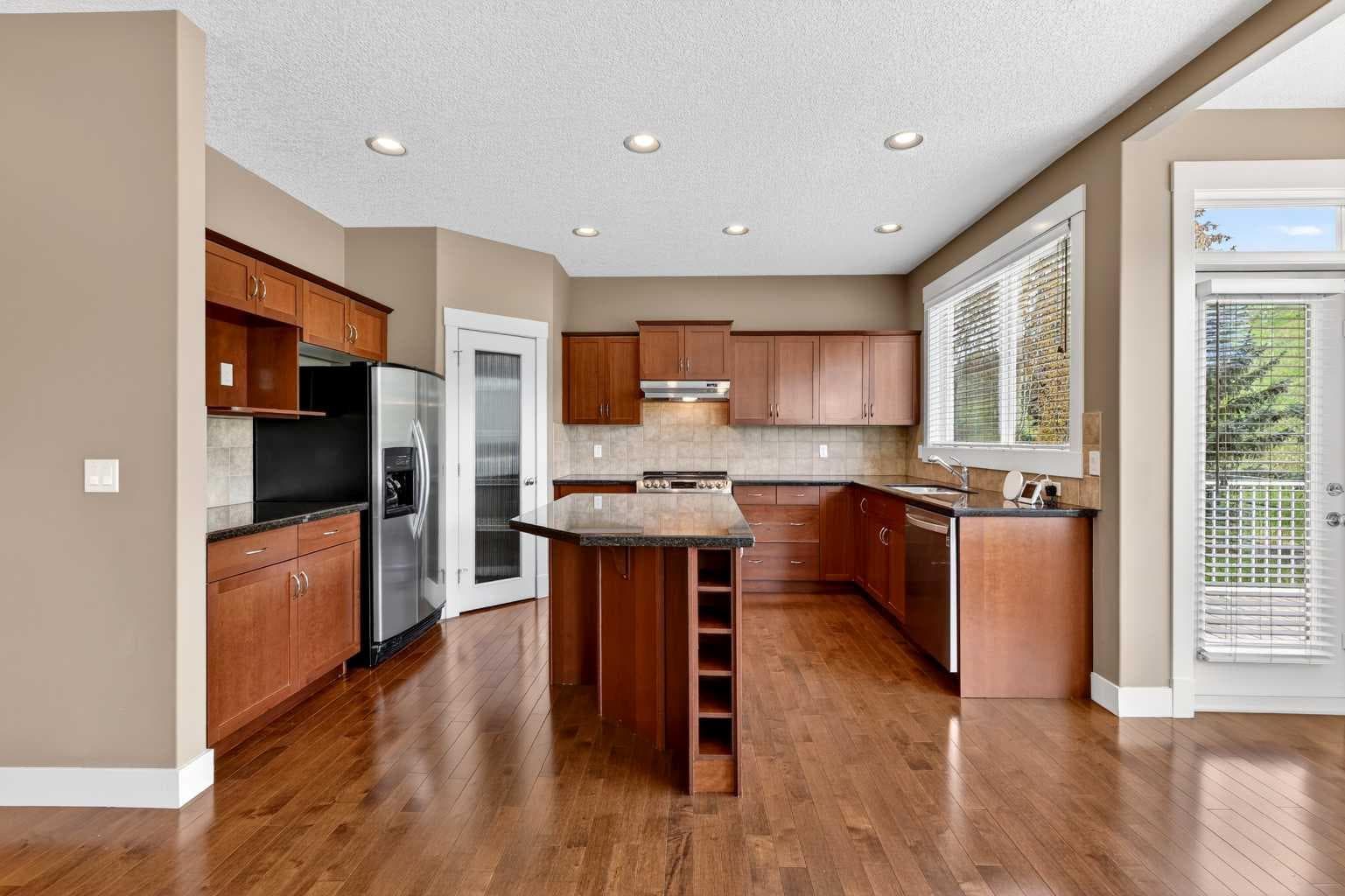 337 Discovery Ridge Boulevard SW