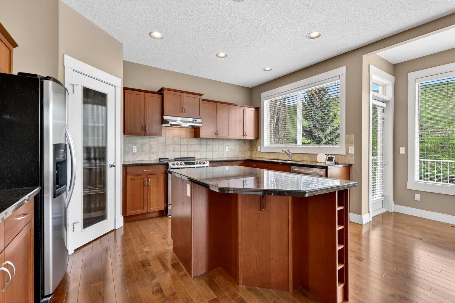 337 Discovery Ridge Boulevard SW