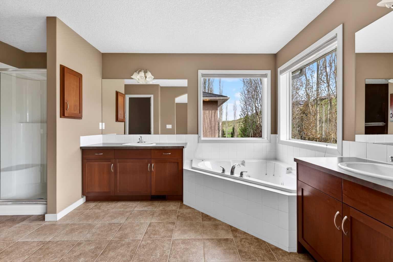 337 Discovery Ridge Boulevard SW