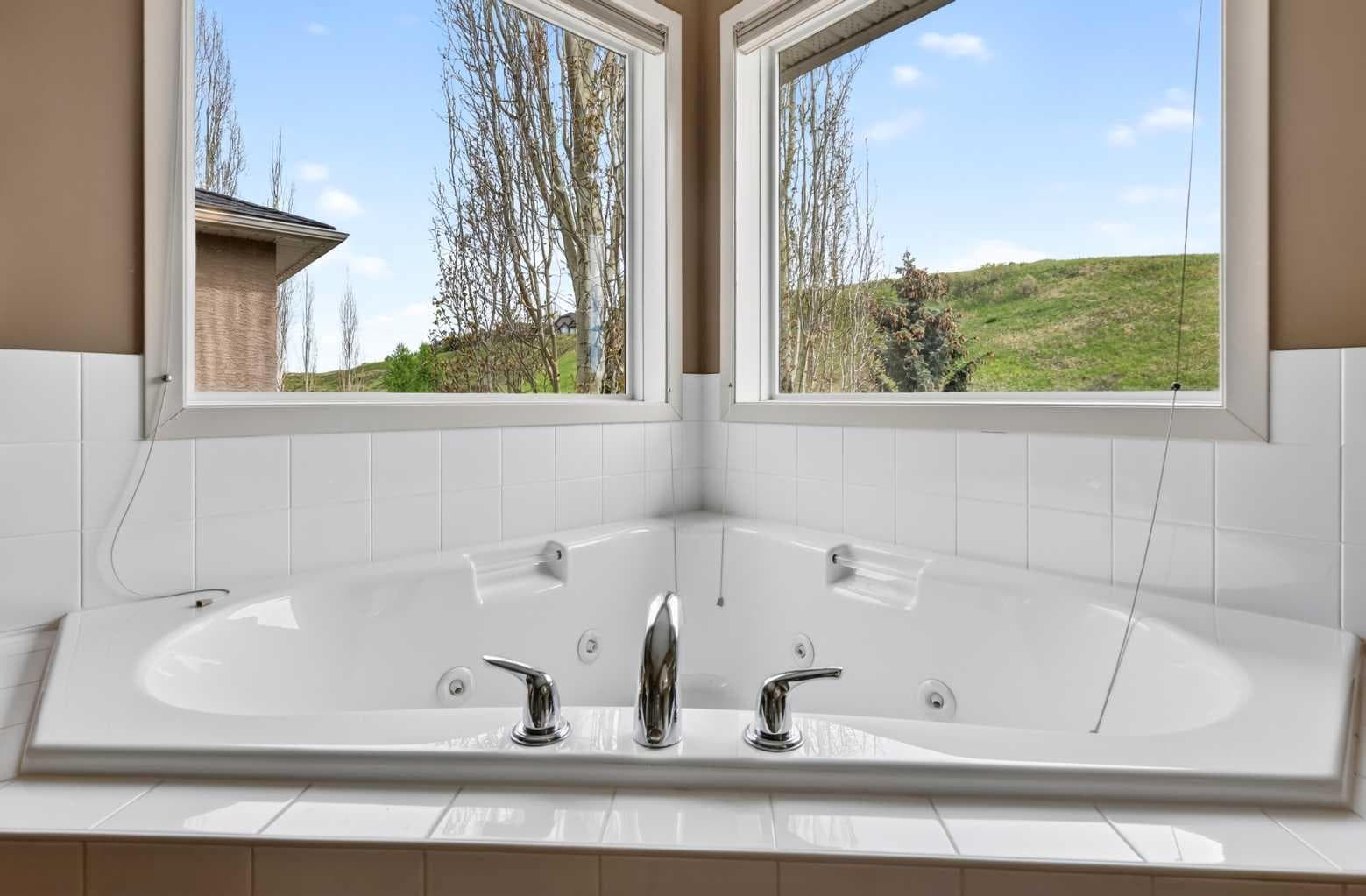 337 Discovery Ridge Boulevard SW