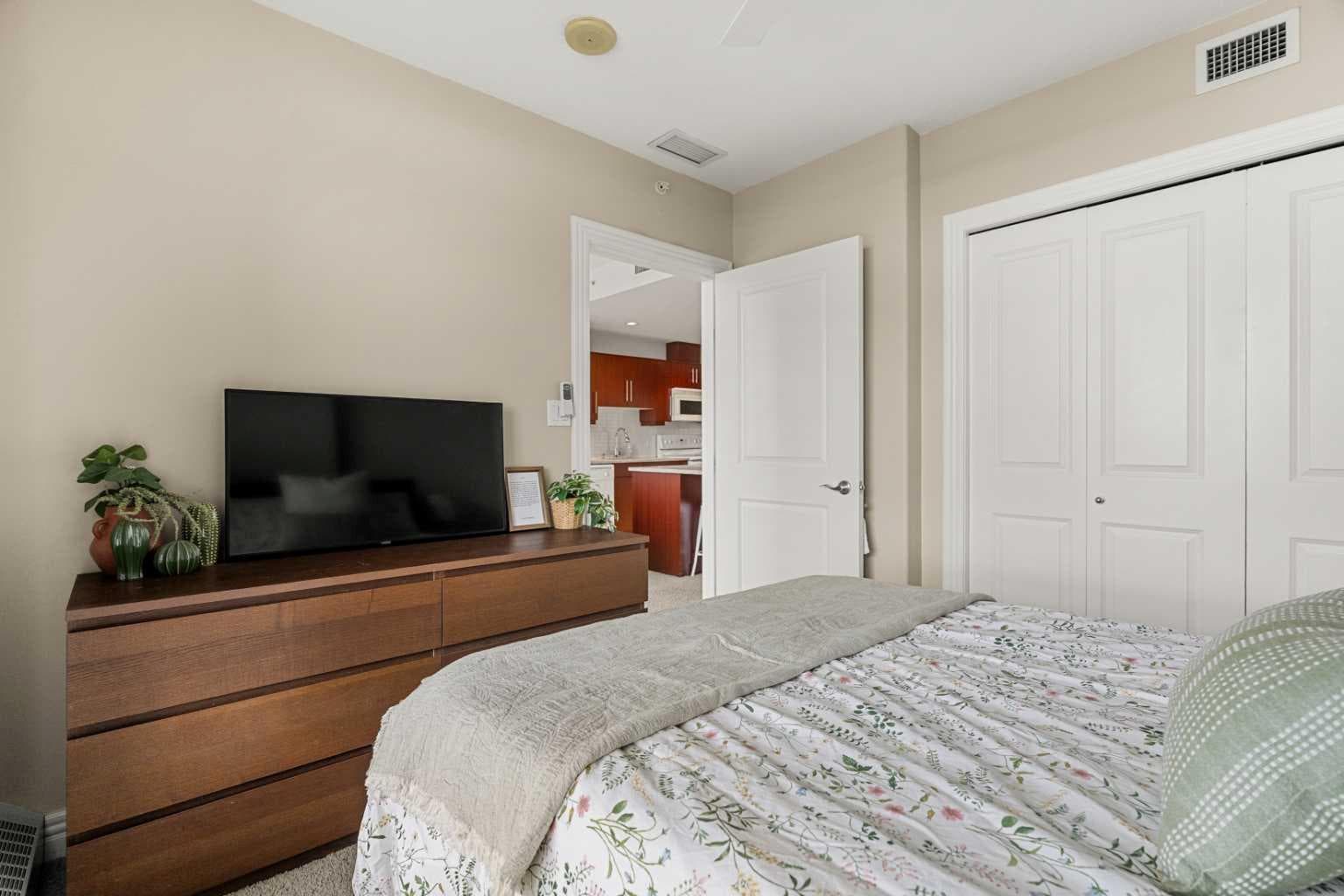 1808, 55 Spruce Place SW