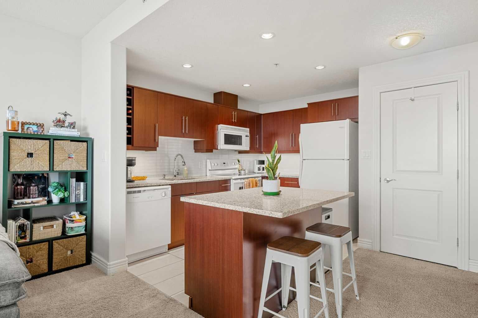 1808, 55 Spruce Place SW