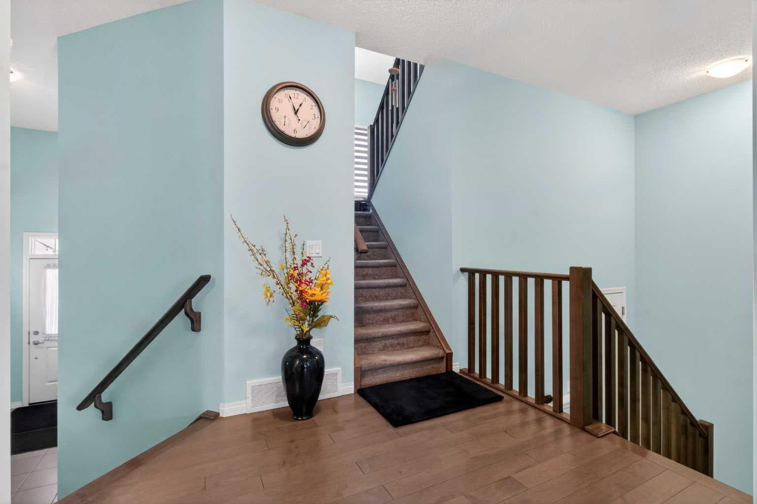 45 Cityscape View NE
