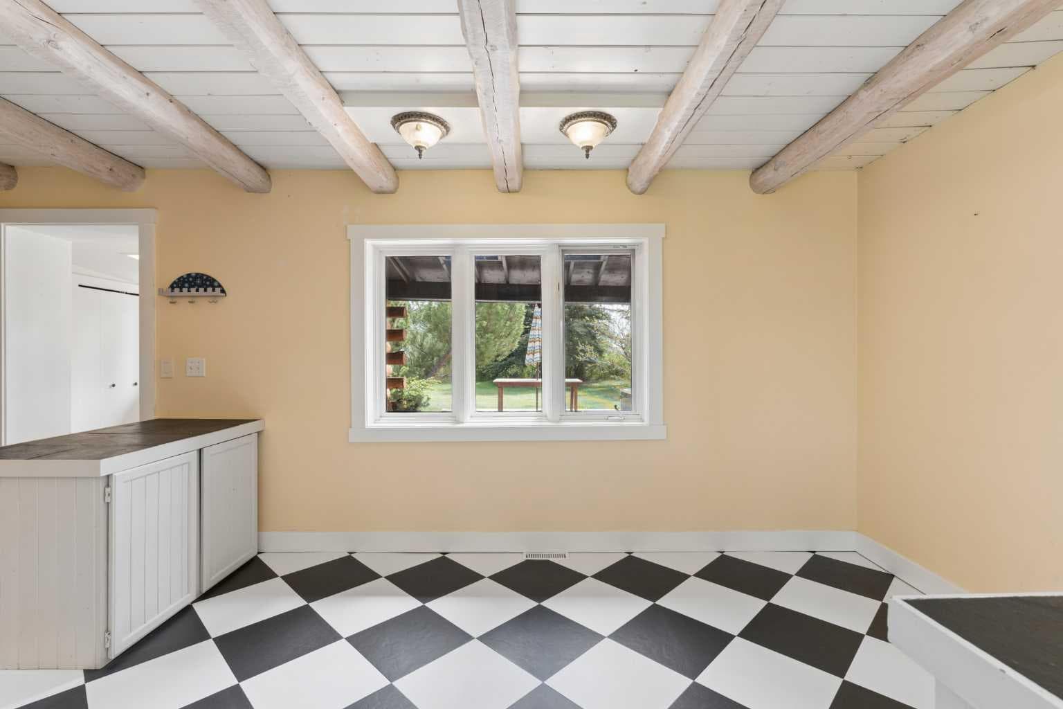 261074 Township Road 262  