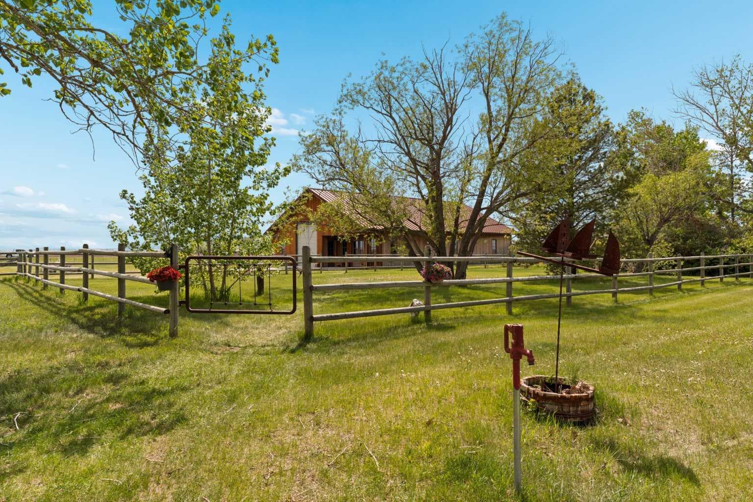 261074 Township Road 262  