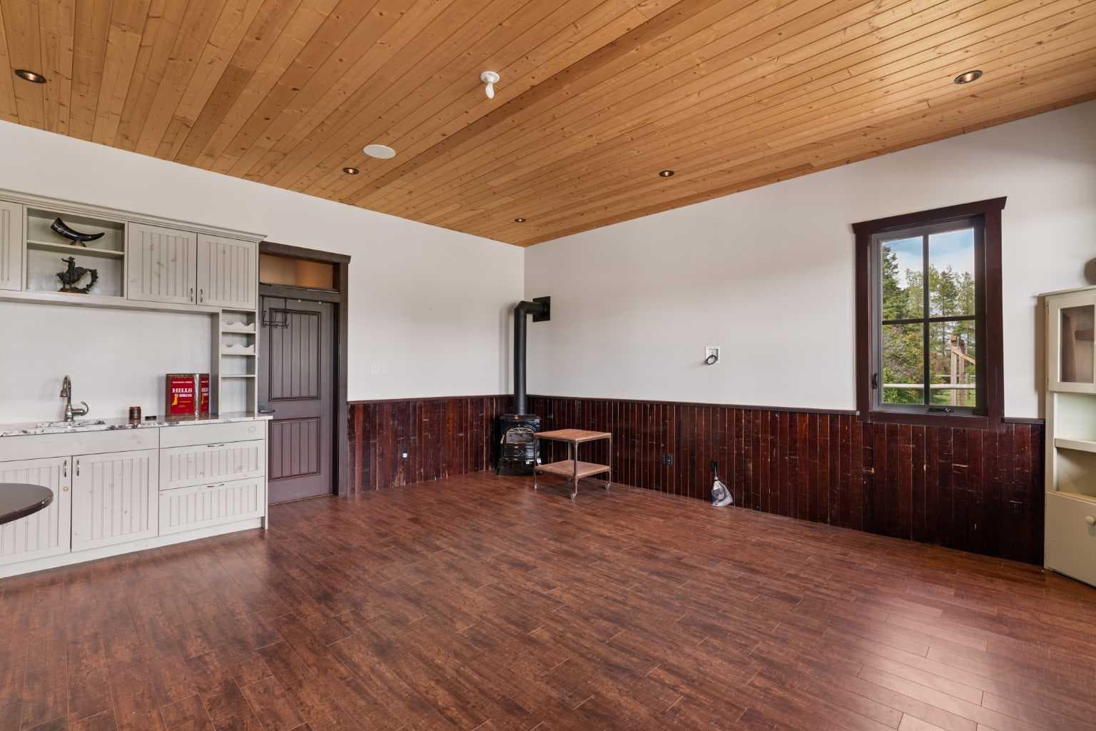 261074 Township Road 262  