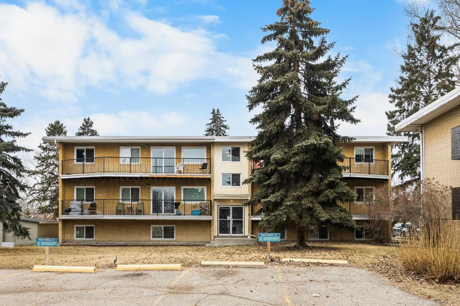101, 3103 Blakiston Drive NW
