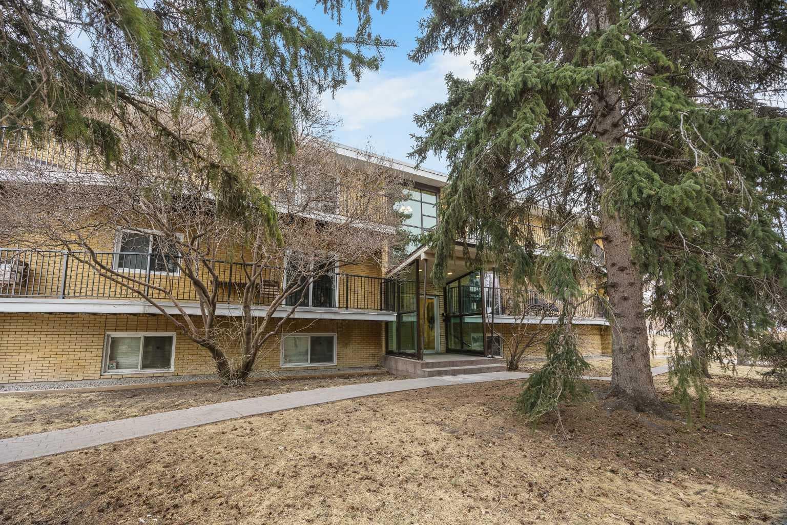 101, 3103 Blakiston Drive NW