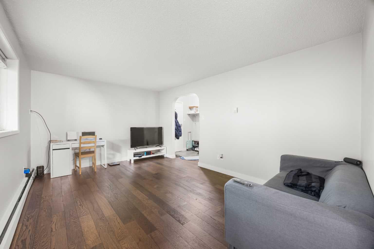 101, 3103 Blakiston Drive NW