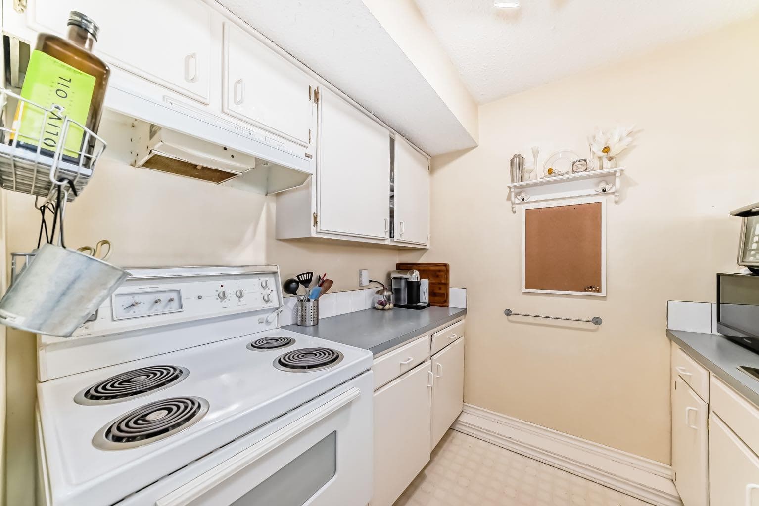 409, 2520 Palliser Drive SW