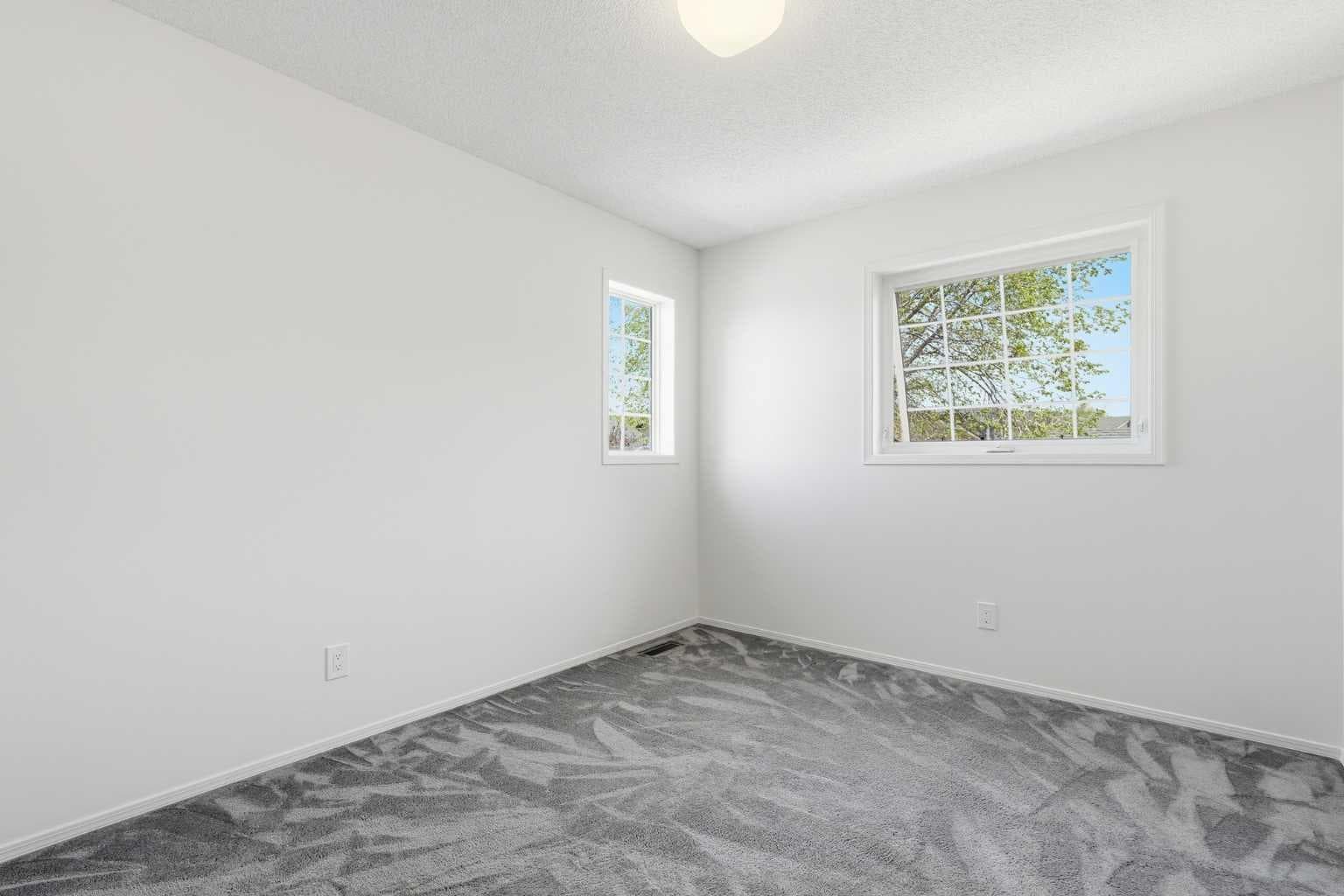 142 Elizabeth Way SE