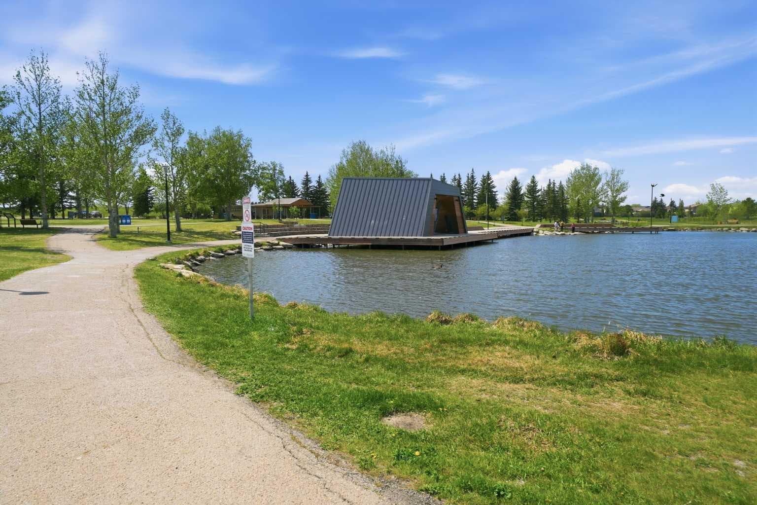 142 Elizabeth Way SE