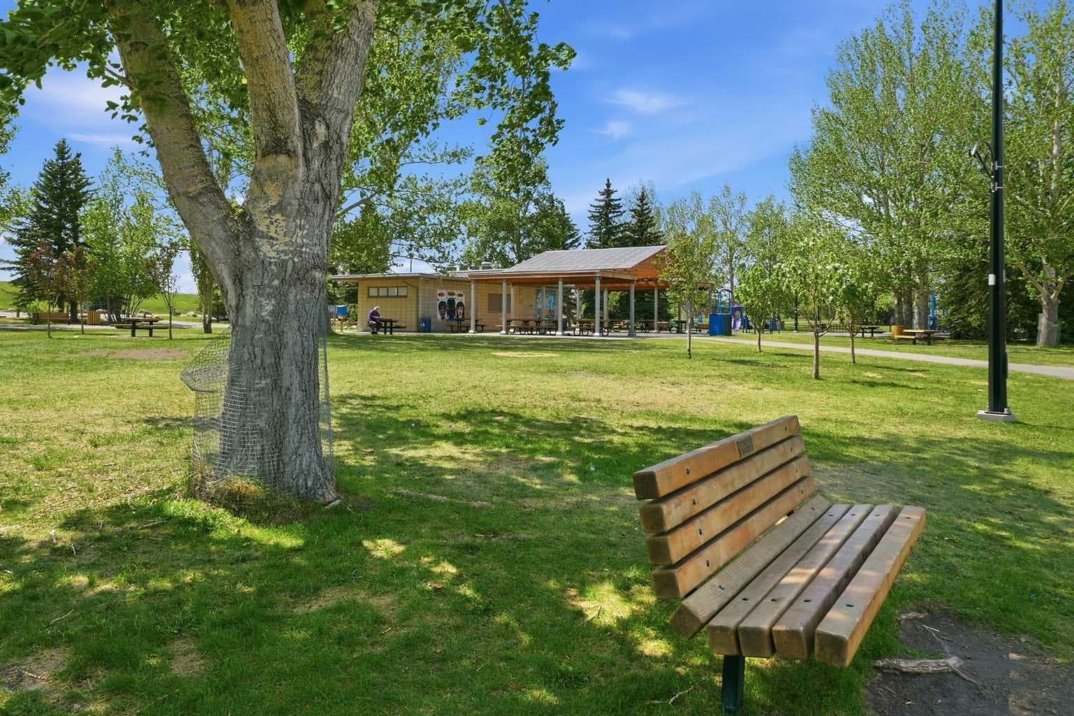 142 Elizabeth Way SE