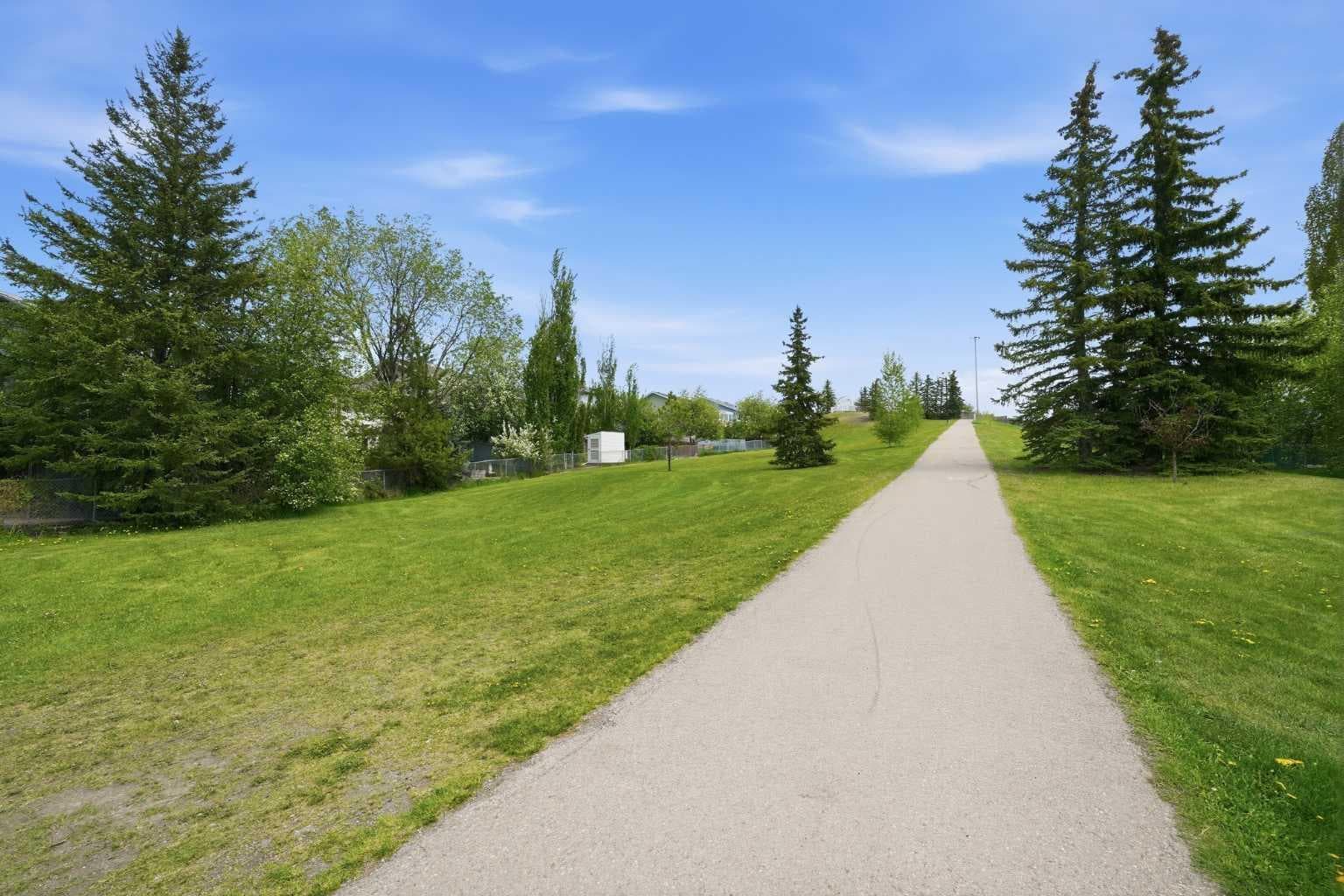 142 Elizabeth Way SE