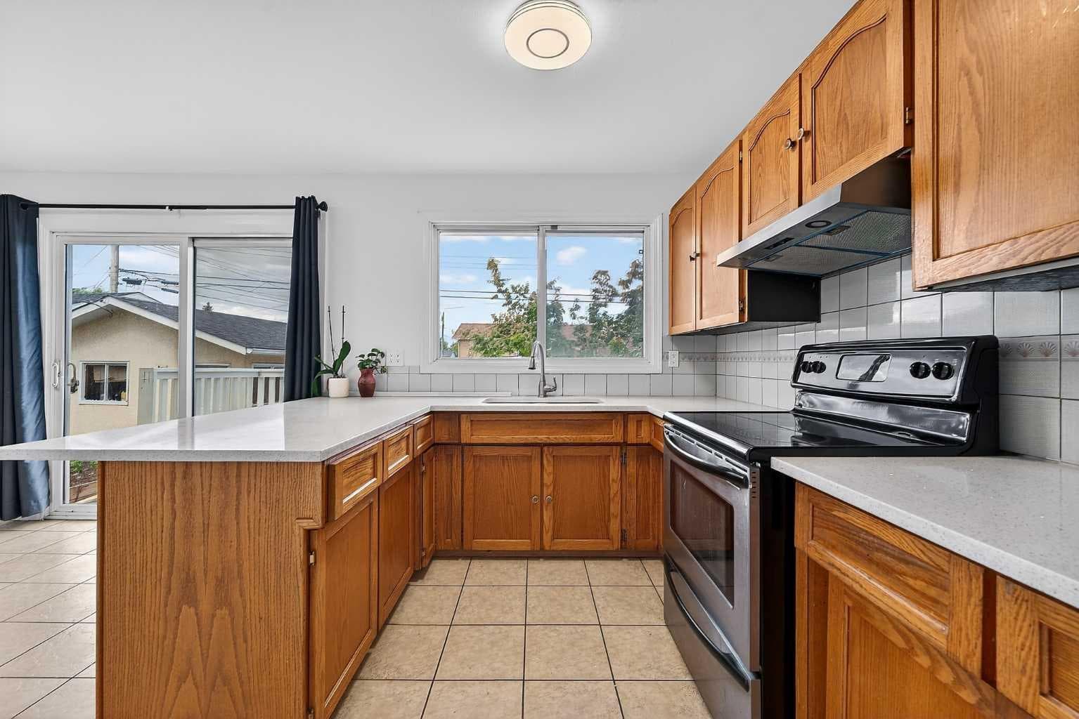 1608 54 Street SE