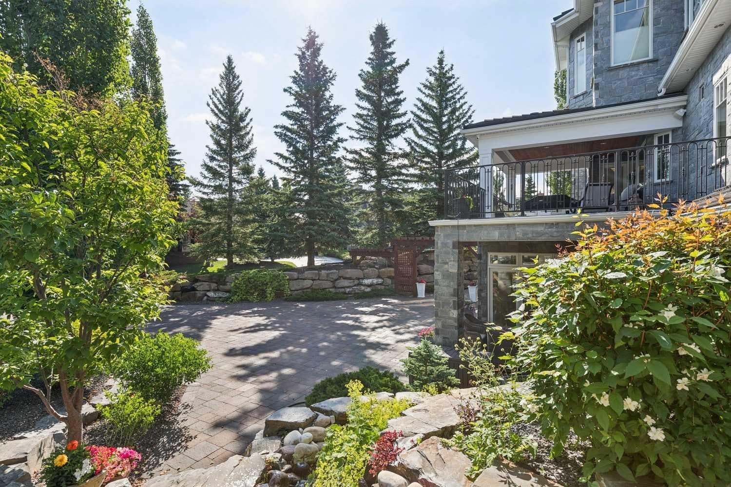 6 Aspen Ridge Lane SW