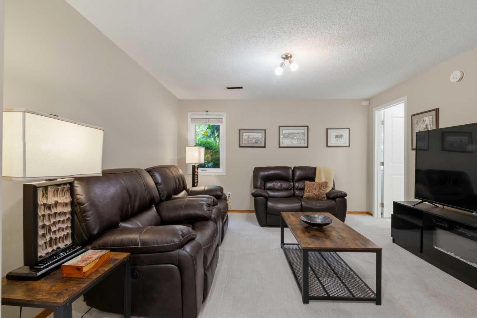 42 Douglasbank Gardens SE
