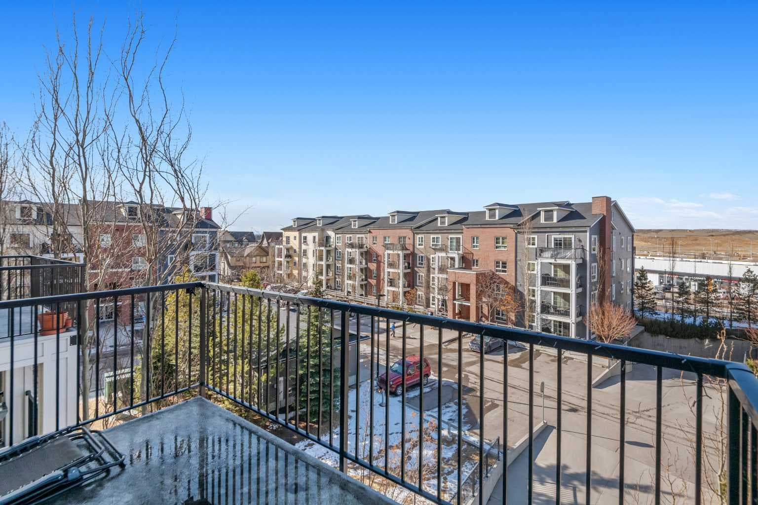 1403, 279 Copperpond Common SE