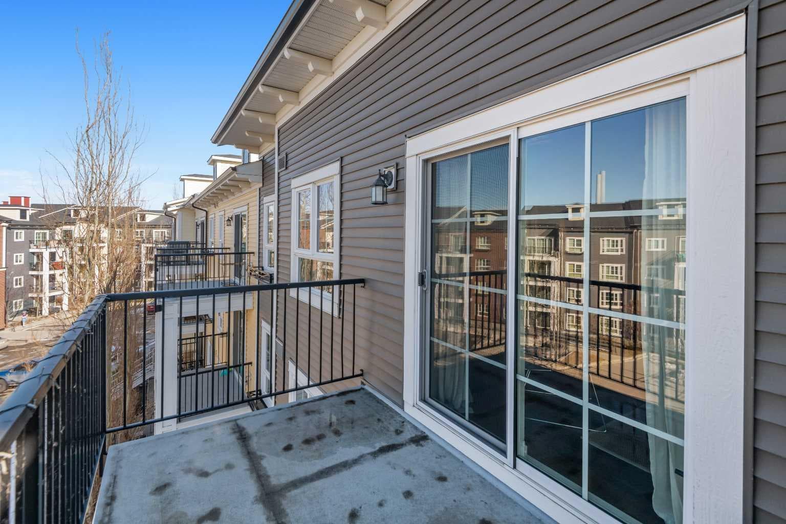 1403, 279 Copperpond Common SE