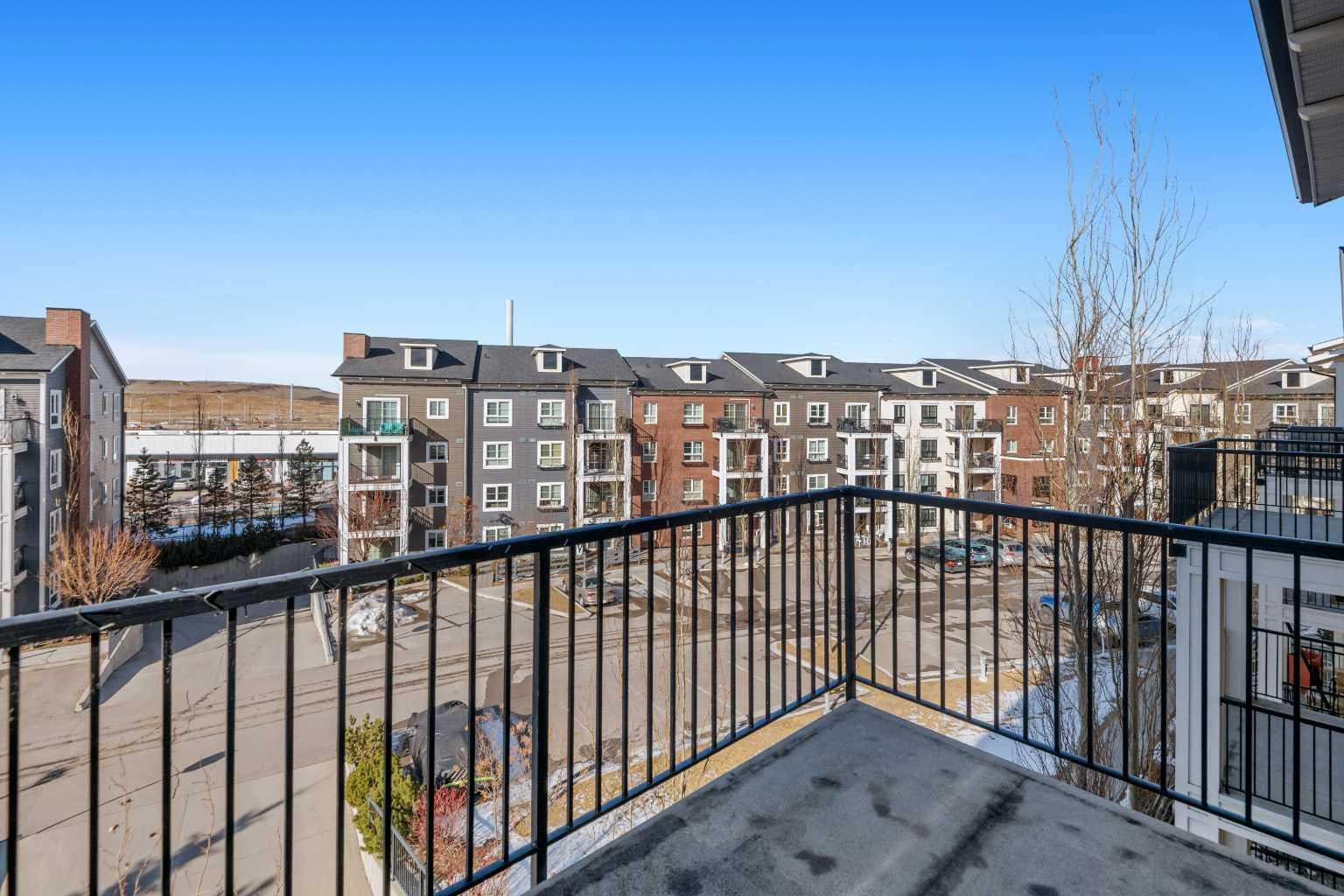 1403, 279 Copperpond Common SE