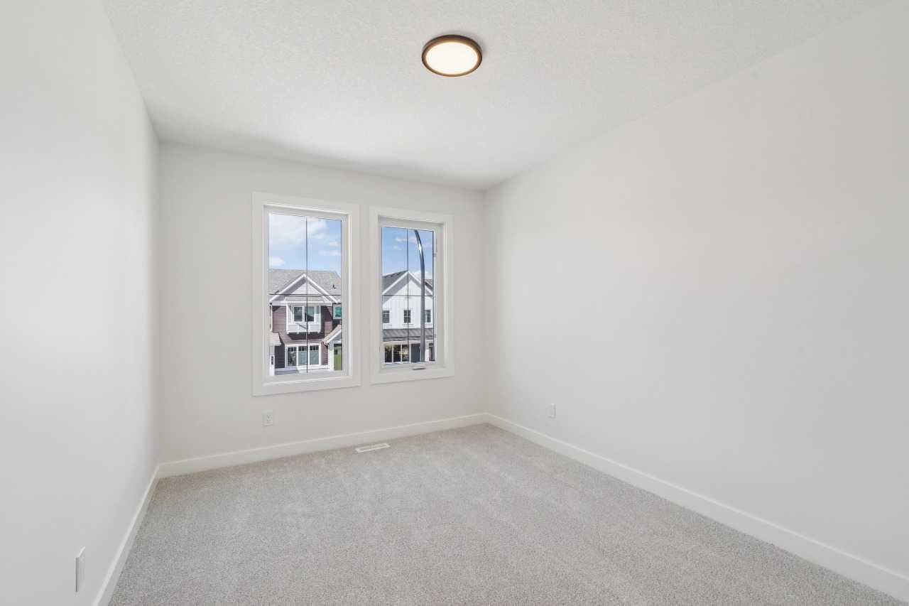 73 Sora Gardens SE