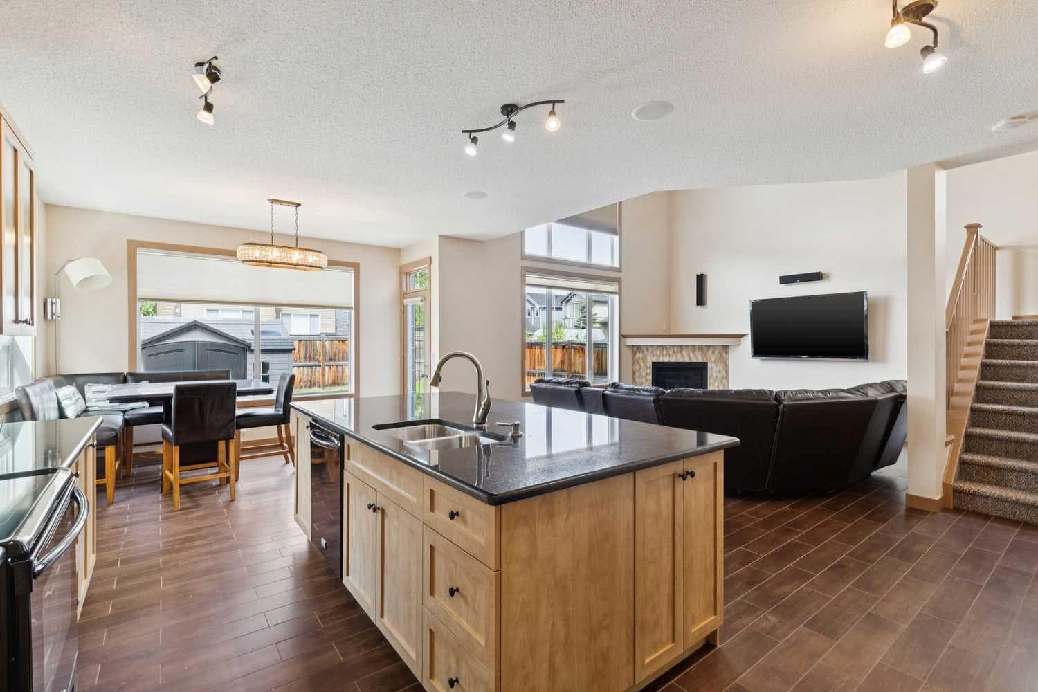 47 Silverado Skies Manor SW