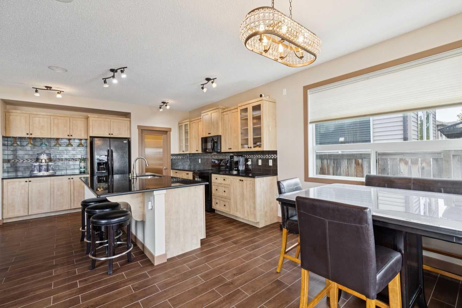 47 Silverado Skies Manor SW