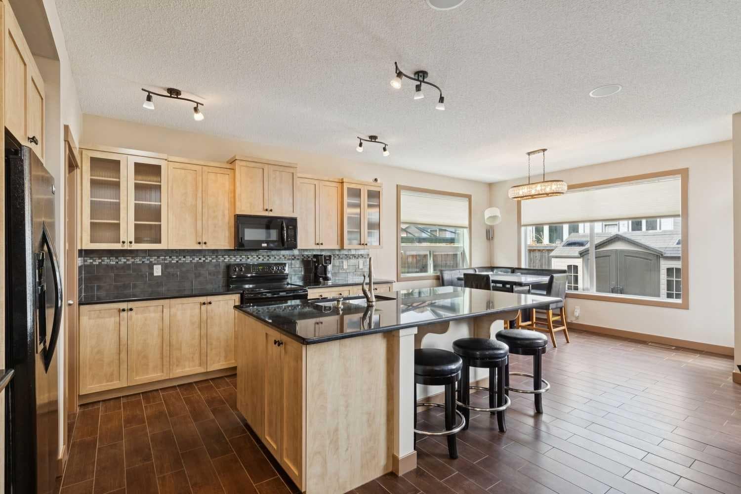 47 Silverado Skies Manor SW