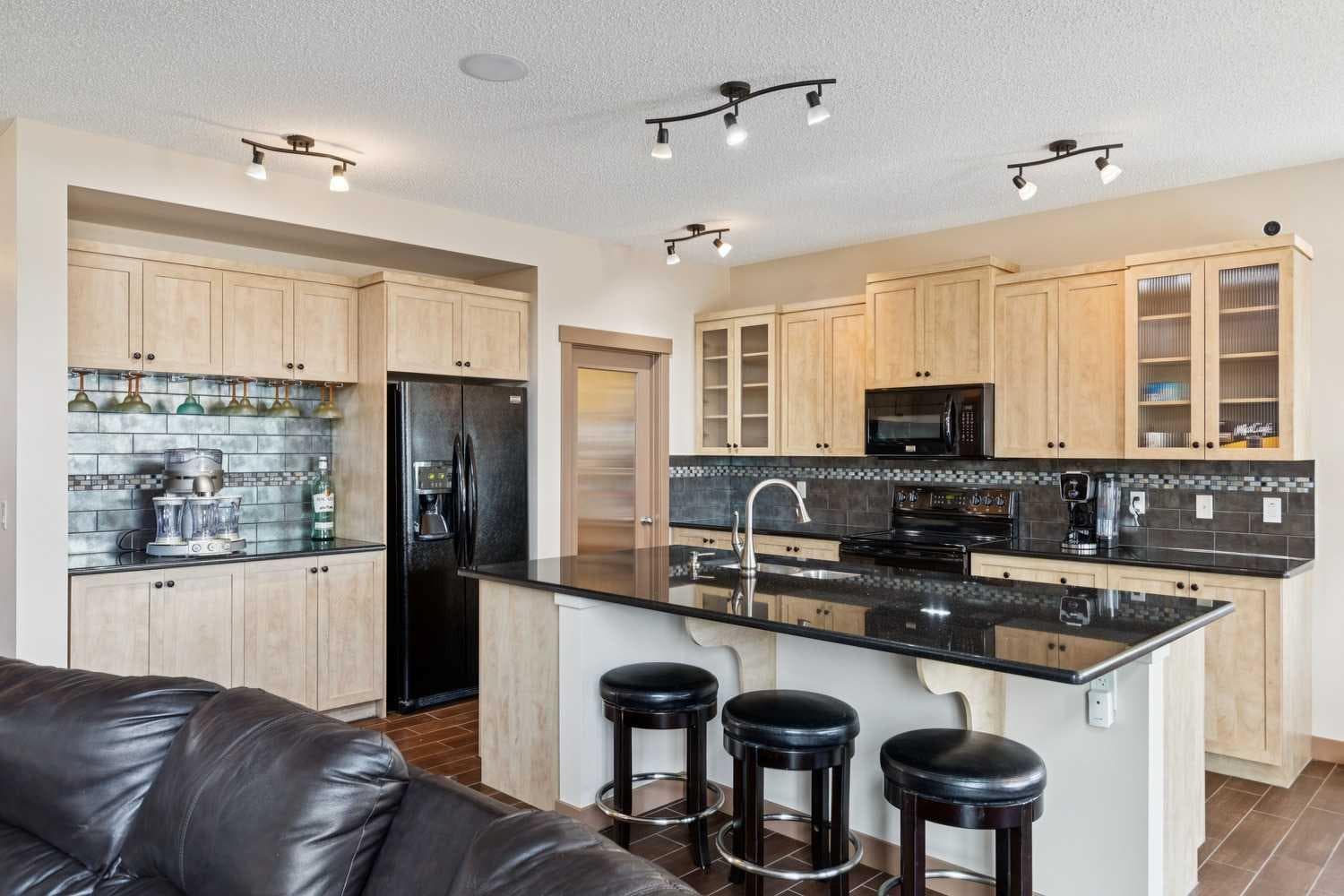47 Silverado Skies Manor SW