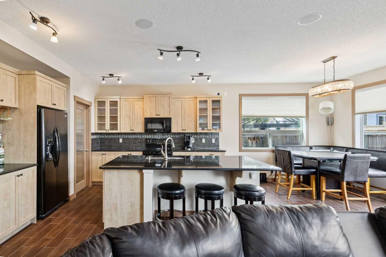 47 Silverado Skies Manor SW