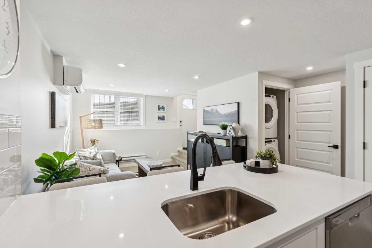 1112, 135 Mahogany Parade SE