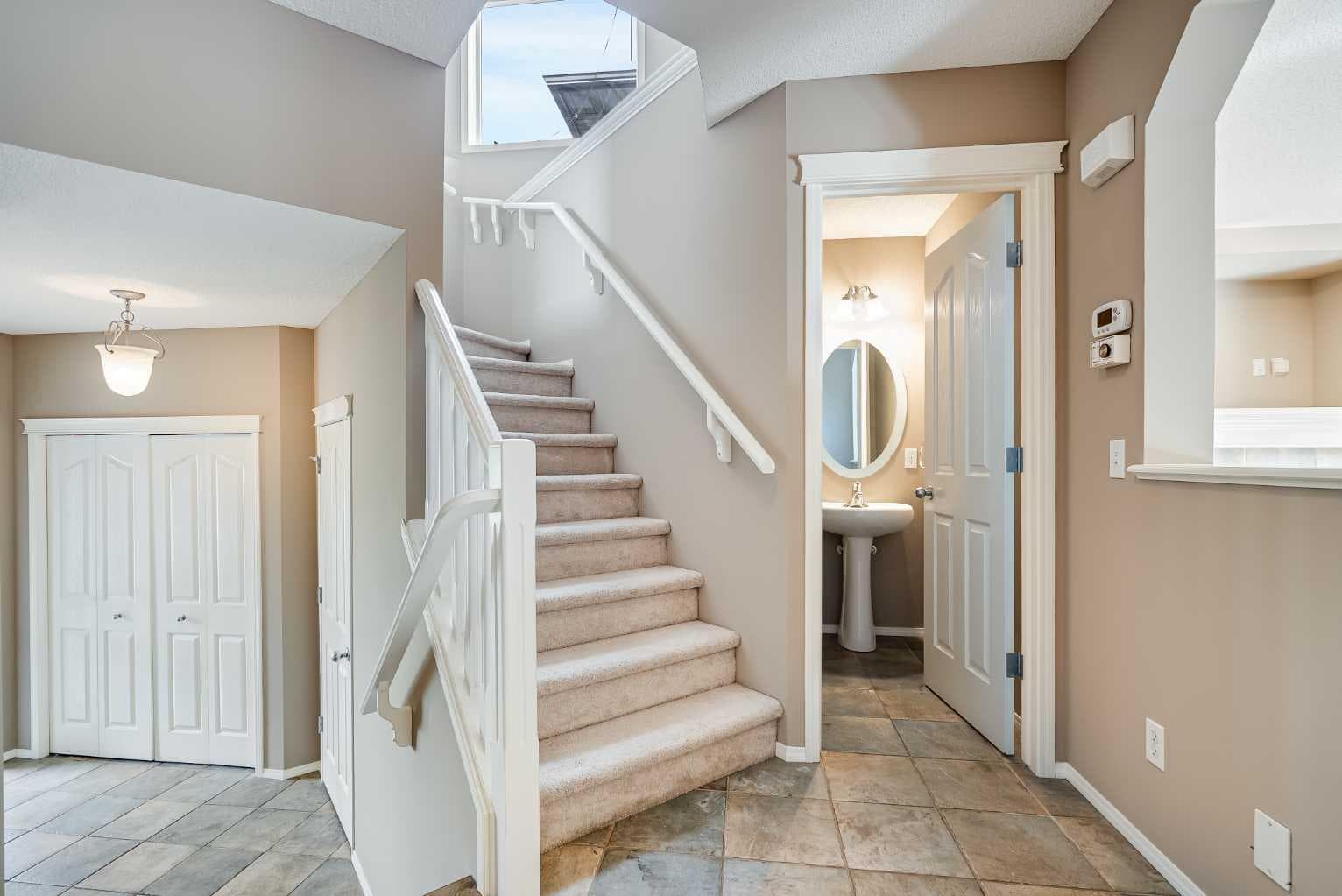34 Kincora Drive NW