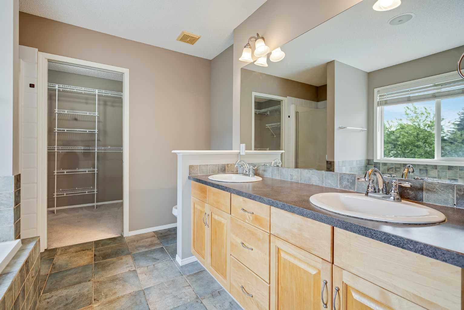 34 Kincora Drive NW