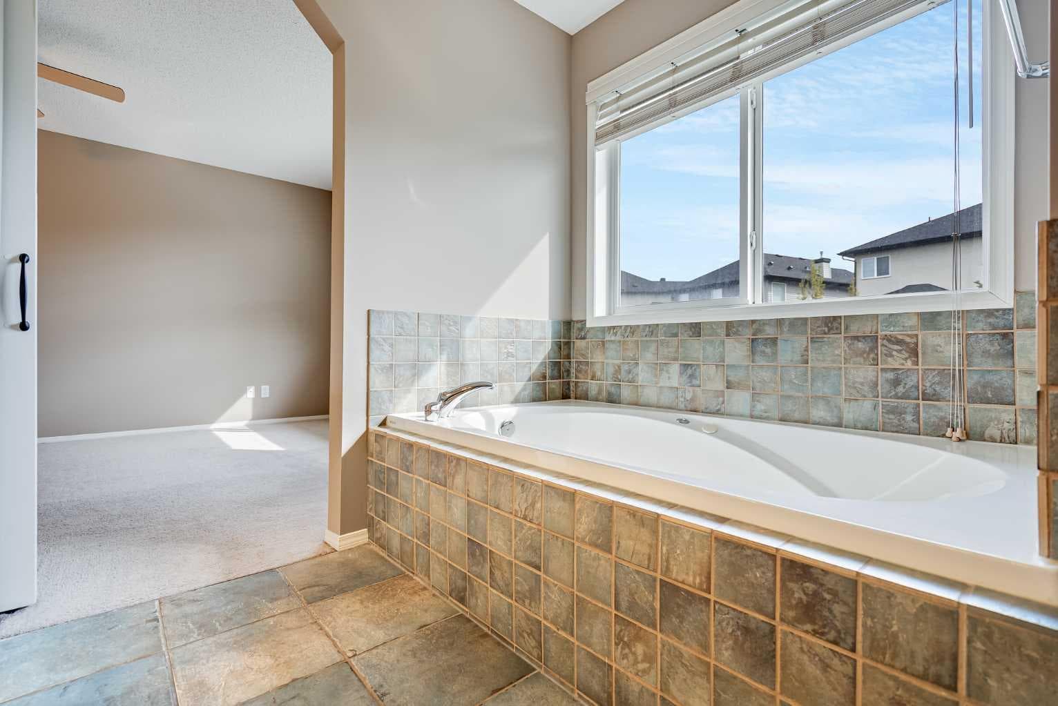 34 Kincora Drive NW