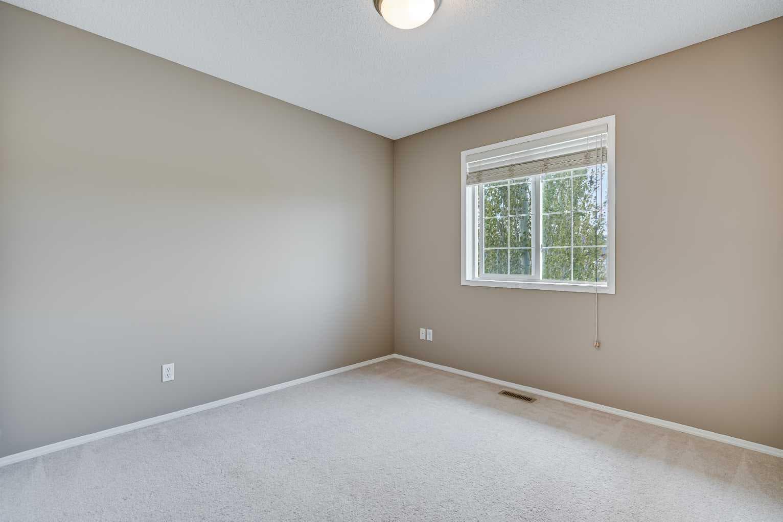 34 Kincora Drive NW
