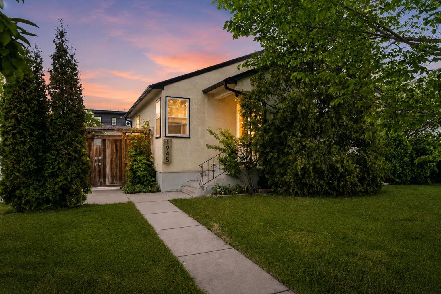1945 Mountview Crescent NE