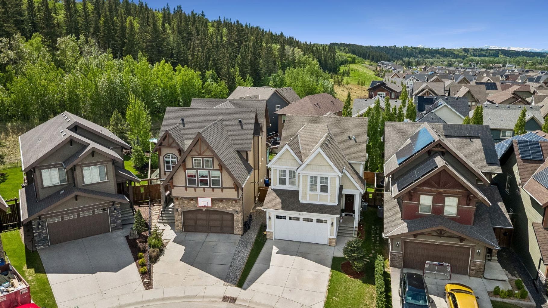 117 Riviera Crescent 