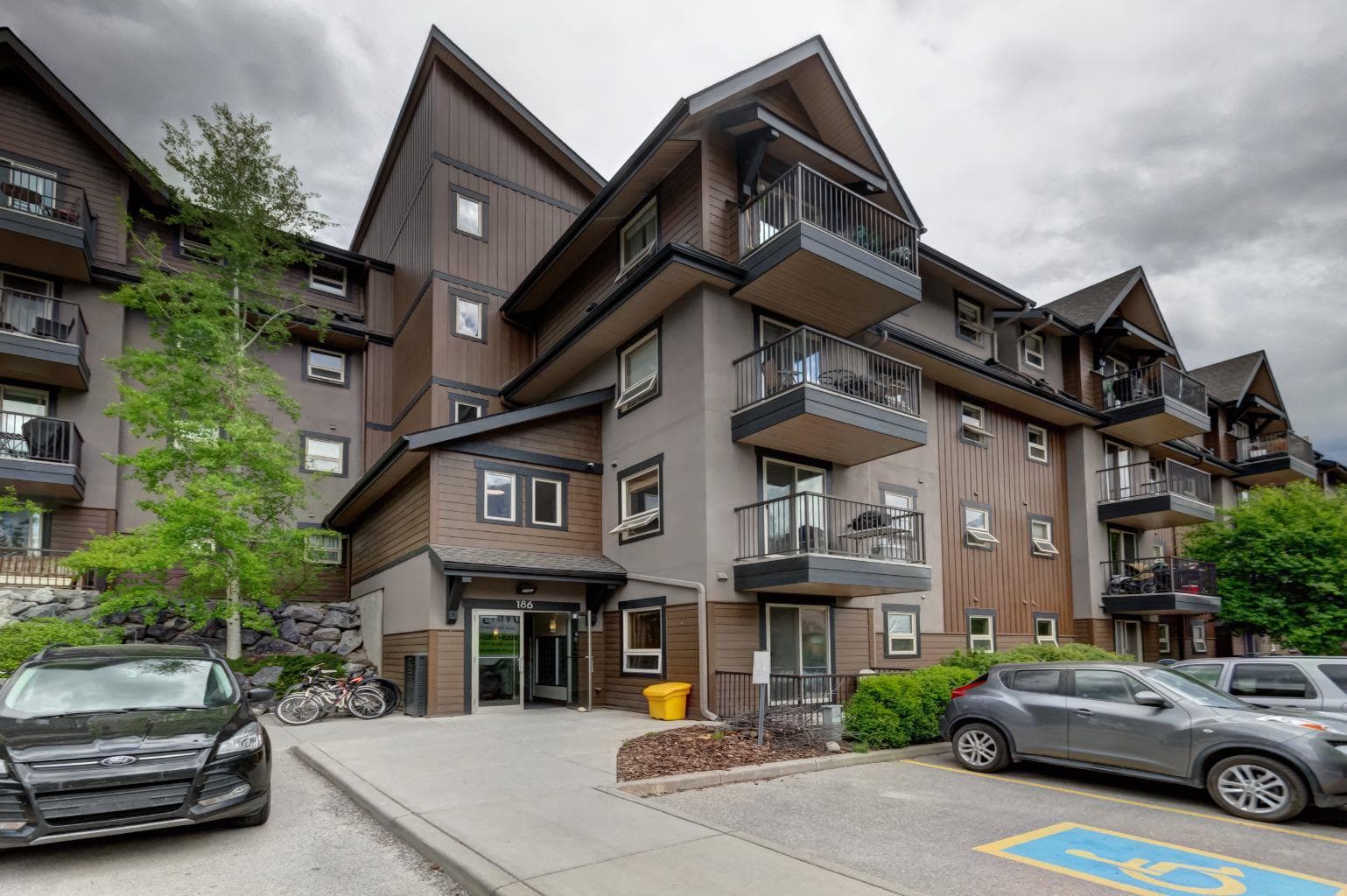 202, 186 Kananaskis Way  
