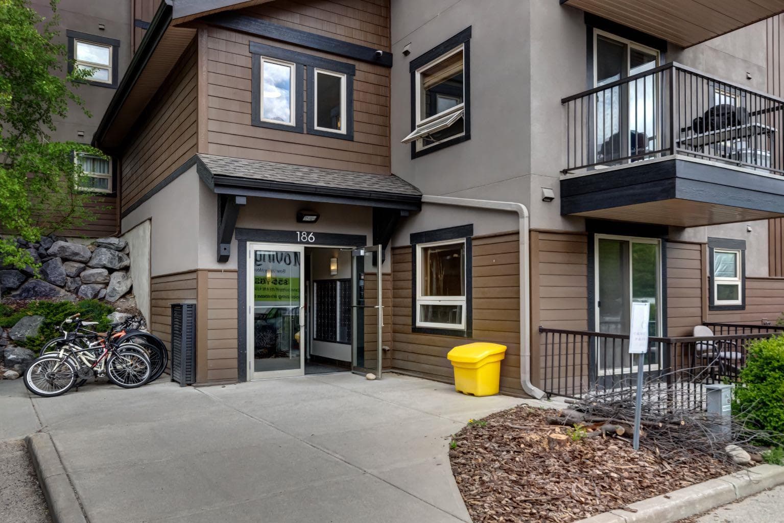 202, 186 Kananaskis Way  